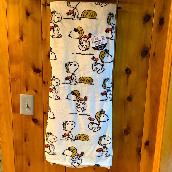 Berkshire Peanuts Snoopy Red Baron Oversized Fleece Velvetloft Throw Blanket - Picture 1 of 5